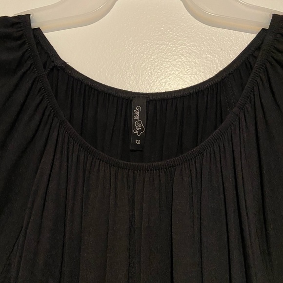 Black short sleeved top. - Picture 2 of 2